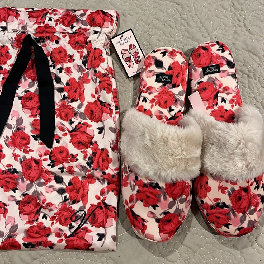 🆕 Victoria’s Secret Red Roses Faux Fur Tan Satin Slippers Storage Bag L (9-10)